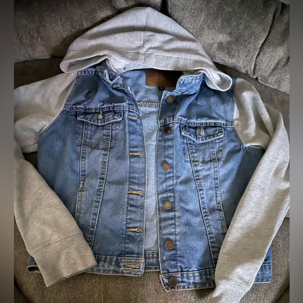 BBJ Sweater Sleeve Cropped Grunge Punk Jean
Jacket With Removable Hood
